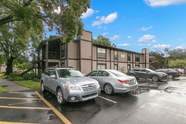 Building Photo - Condo For Rent in North Oaks!