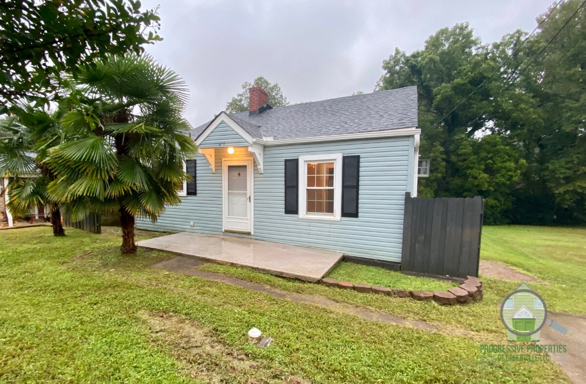 Foto principal - 415 Furman Rd