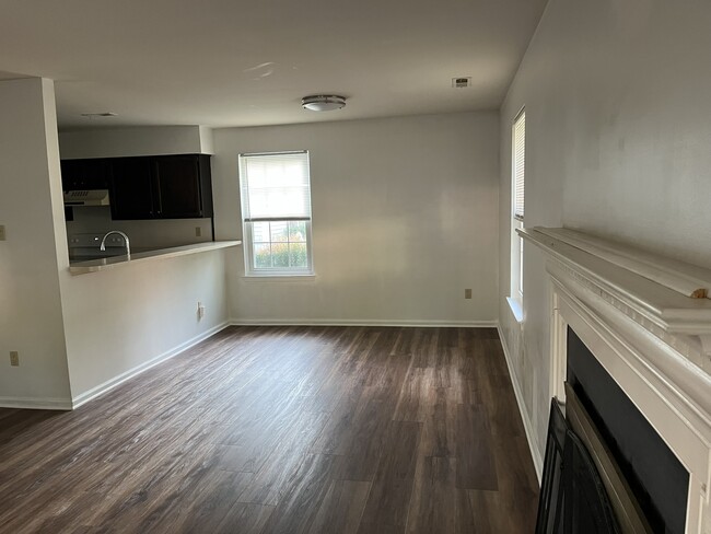 Building Photo - 2401 Greensward N