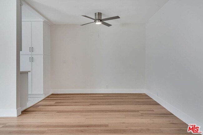 Foto del edificio - 220 S Gale Dr