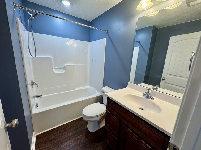 Foto del edificio - 119 McGowan Ave