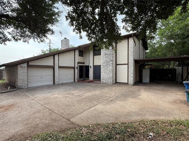 Building Photo - 6917 Scenic Brook Dr