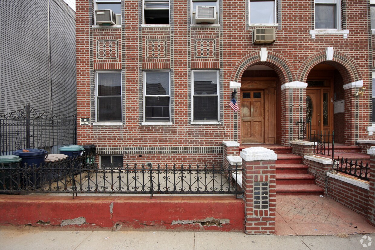 Building Photo - 1947 68th St