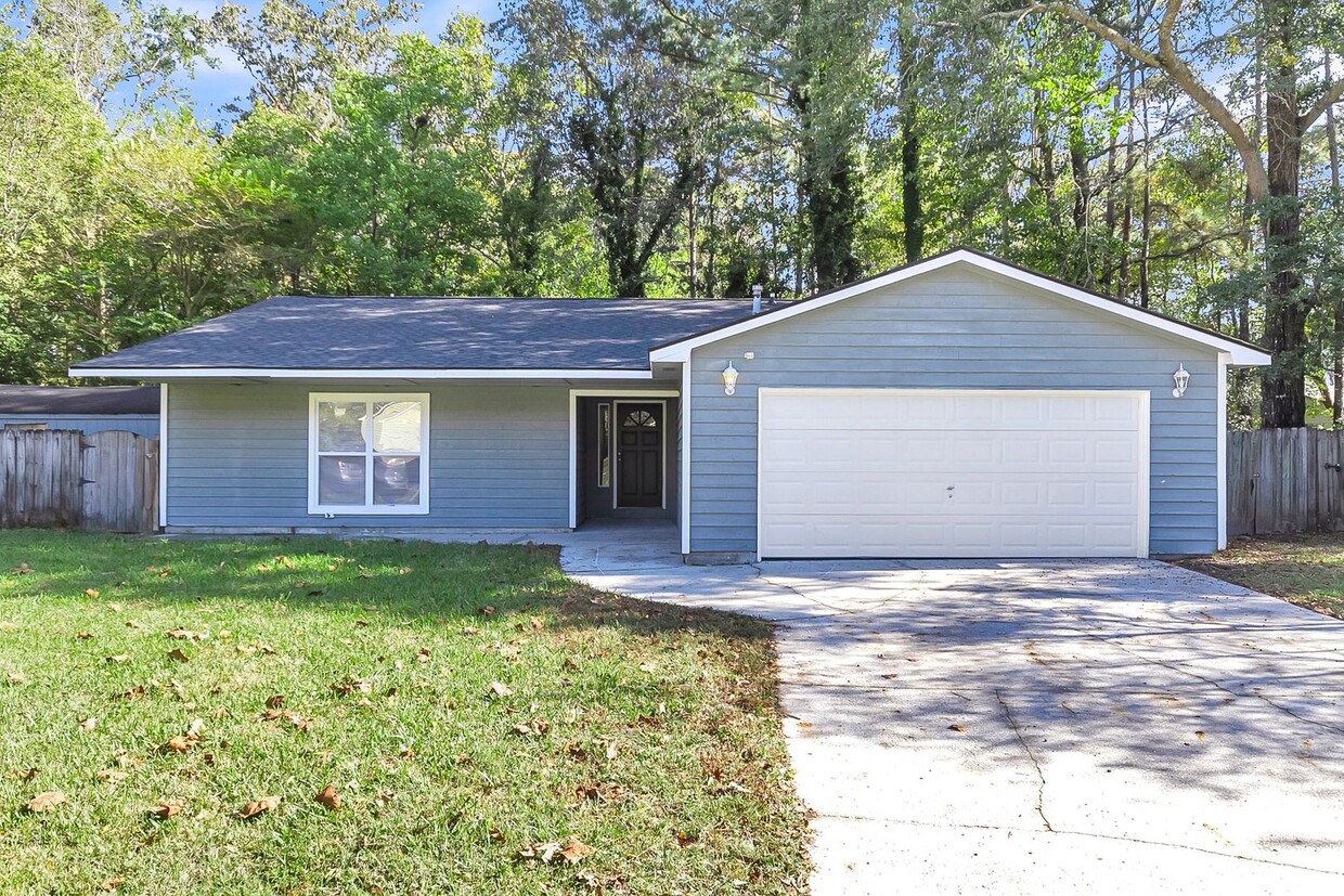 Foto principal - Completely Renovated North Charleston Home