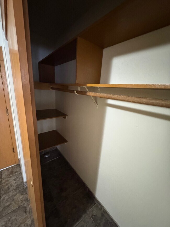 Foto del edificio - 556 Jenks Ave E