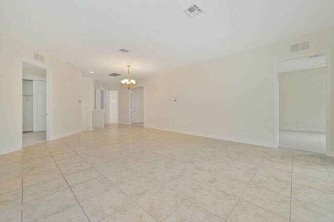 Foto del edificio - **Coach Home in Jonathans Bay - 3/2 + Den -  Water Views - 2 Car Garage**