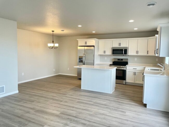 Building Photo - South Fargo - 3 Bedroom 2.5 Bath