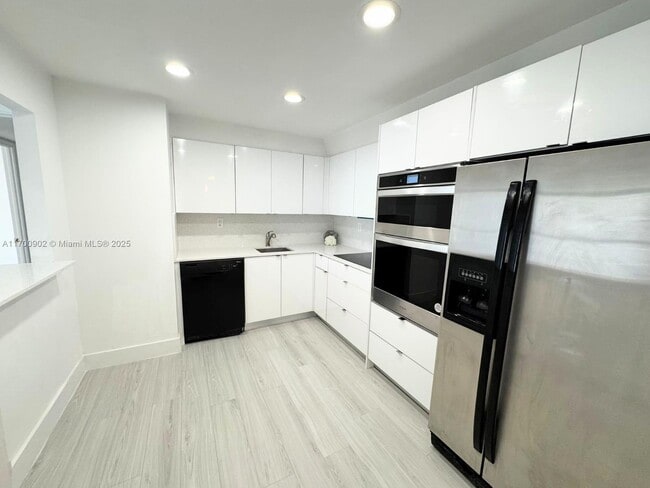 Building Photo - 18151 NE 31st Ct