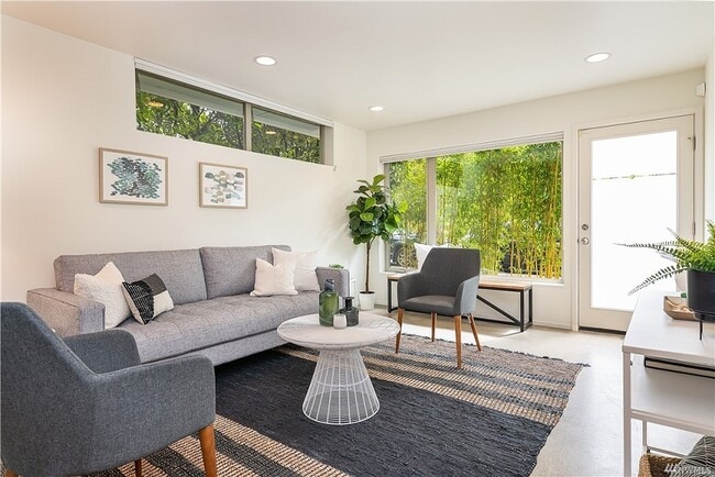 Building Photo - 5201 Phinney Ave N