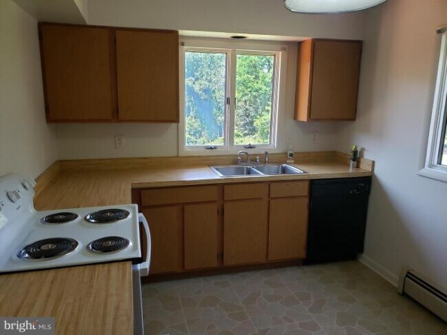 Building Photo - 2124 Fallston Rd