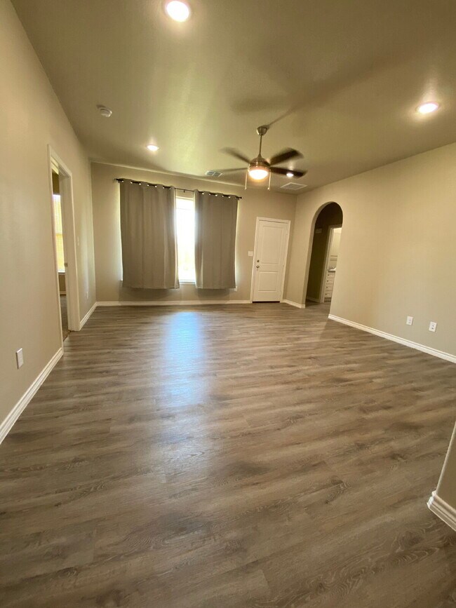 Building Photo - 3/2/2 in Frenship ISD!