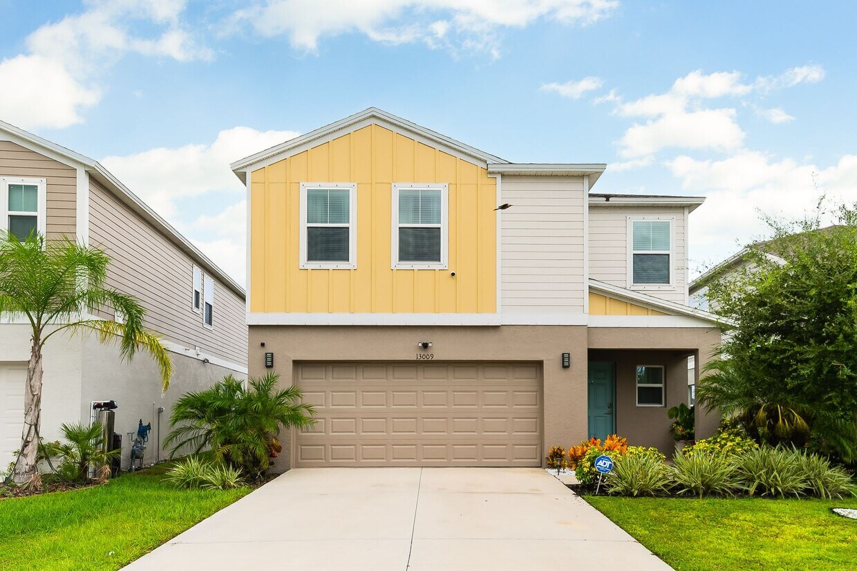 Primary Photo - Stunning, Pet-Friendly, 4 Double bedroom, ...
