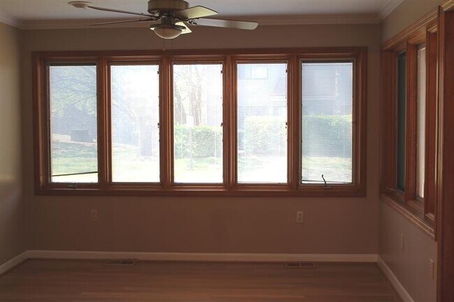 Building Photo - Lovely 3 Bedroom/1.5 Bath Condo in Gated C...