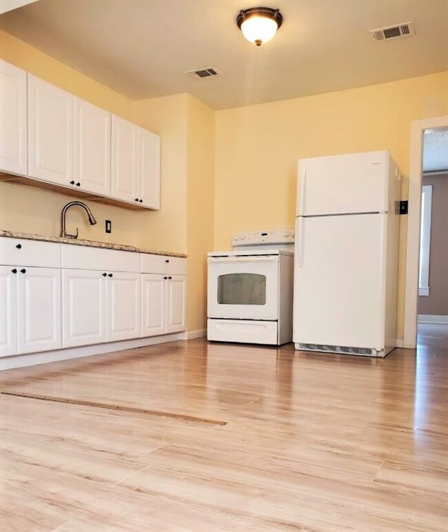 Foto del edificio - Affordable 2 Bed 1 Bath Home Close to Downtown Pensacola