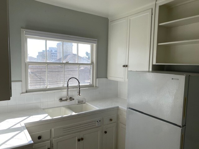 Foto del edificio - 1267 1/2 Devon Ave
