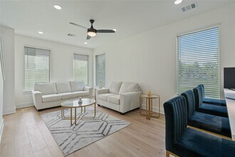 Building Photo - 3522 Mansfield St