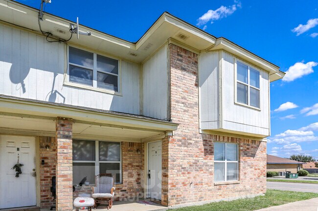 Foto del edificio - 3103 Courtney Ln