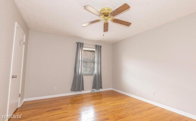 Building Photo - 2 br, 1.5 bath Townhome - 1897 Willoway Cir N