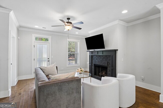 Foto del edificio - 2424 Misty Hollow Pl