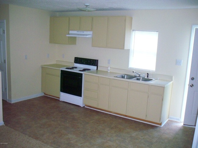 Building Photo - 385 Freedom Way