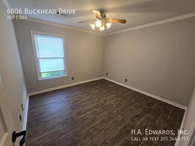 Foto del edificio - 6006 Buckhead Dr