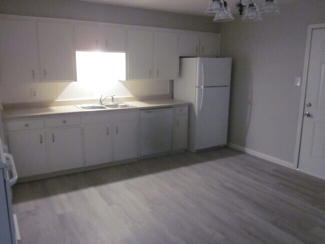 Foto del edificio - Eastridge Home!