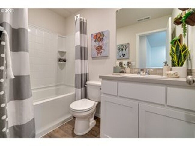 Foto del edificio - 3 Bed 2.5 Bath Home in Vancouver! Stainles...
