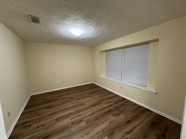 Foto del edificio - 8419 Bandridge Rd