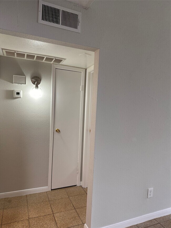 Foto del edificio - 3900 Woodchase Dr