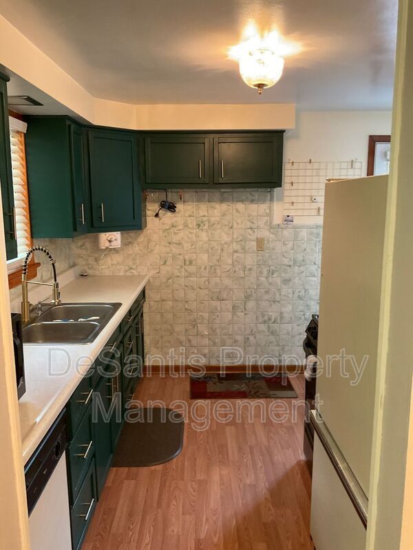 Building Photo - 545 Coal St