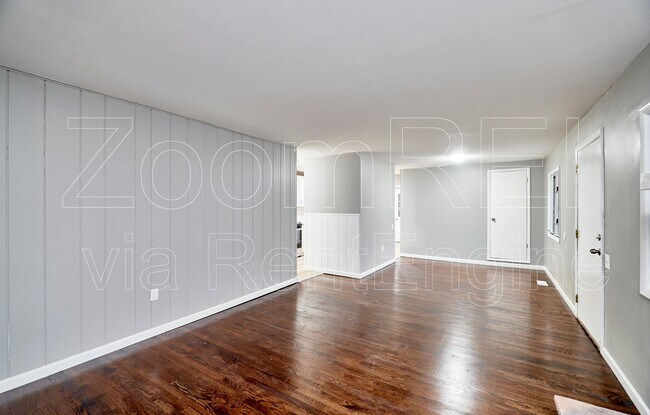 Building Photo - 740 Jamaica Pl