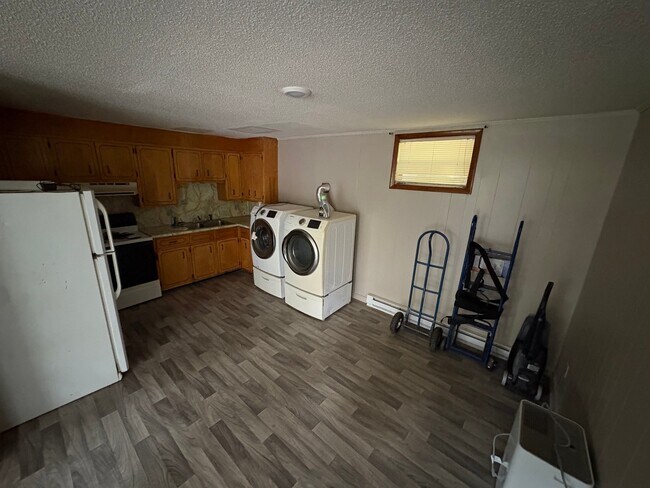 Foto del edificio - 3362-3362 Normandy Park Rd