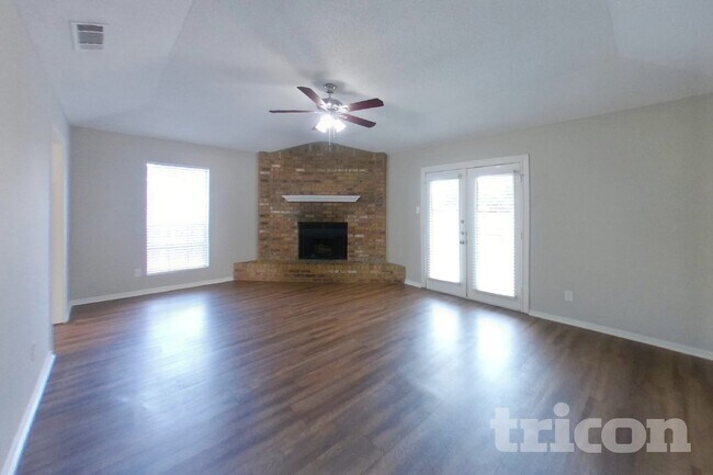 Foto del edificio - 824 Hollow Creek Rd