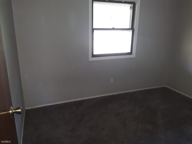 Foto del edificio - 2 br, 1 bath 4plex - 1950 Warren Street 2