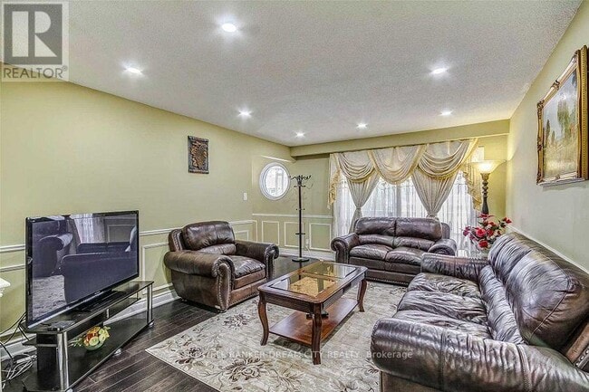 Photo du bâtiment - 338 Royal Salisbury Way