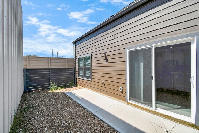 Building Photo - 23823 Cumberland Ridge Dr