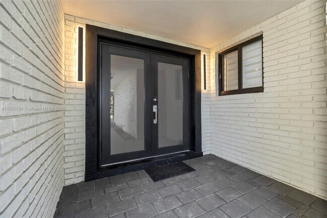 Foto del edificio - 3910 NE 27th Terrace