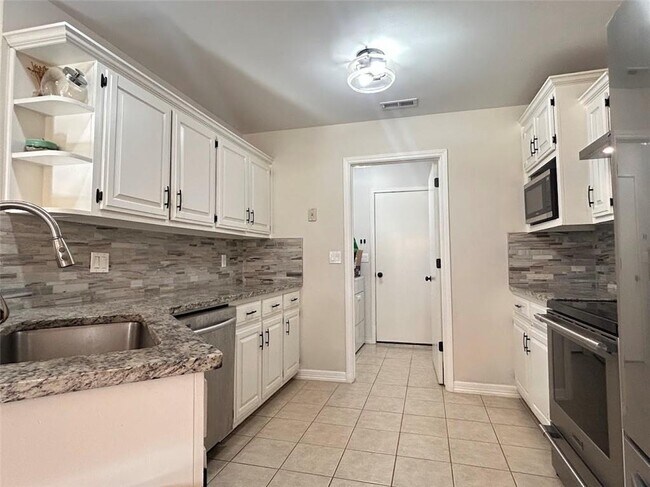 Foto del edificio - 1381 E Amber Dr