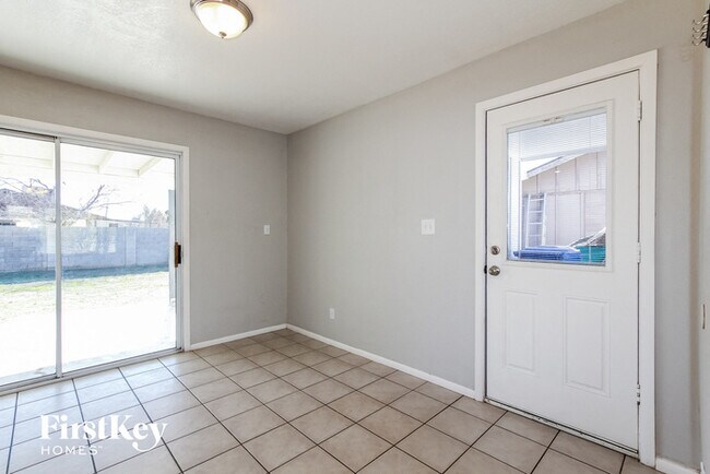 Foto del edificio - 2041 W Windrose Dr