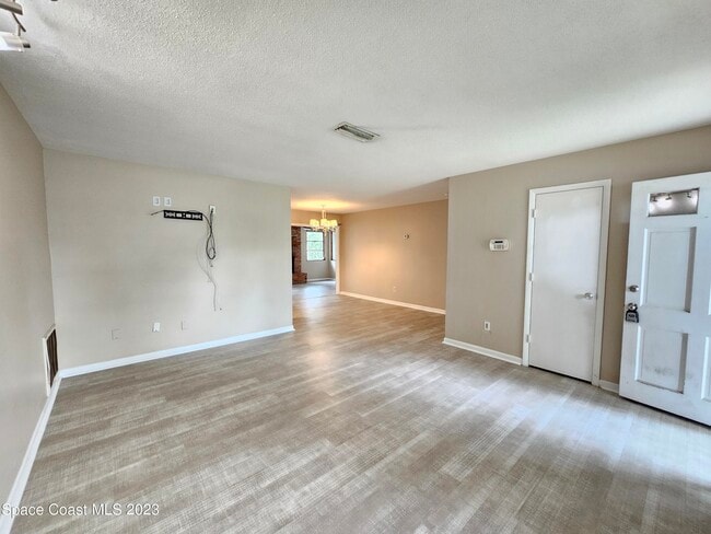 Foto del edificio - 2640 Dutton Dr