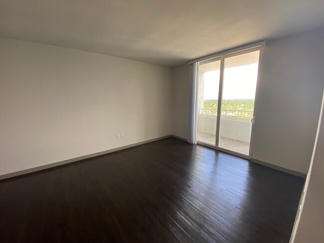 Building Photo - 7951 NE Bayshore Ct