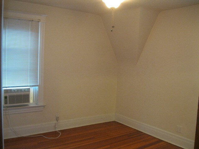 Building Photo - 621 Hickory St