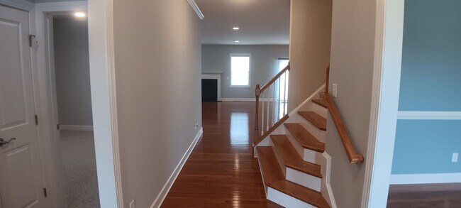 Foto del edificio - Heron's Landing 4 BD/ 3BTH Available May 14th