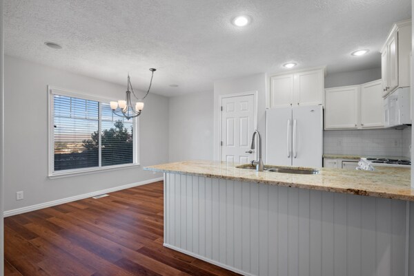 Building Photo - 1376 Alpine Way