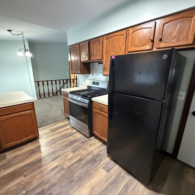 Building Photo - Rockford Schools!  4-Bedroom Duplex