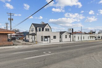 Building Photo - 913 2nd St S