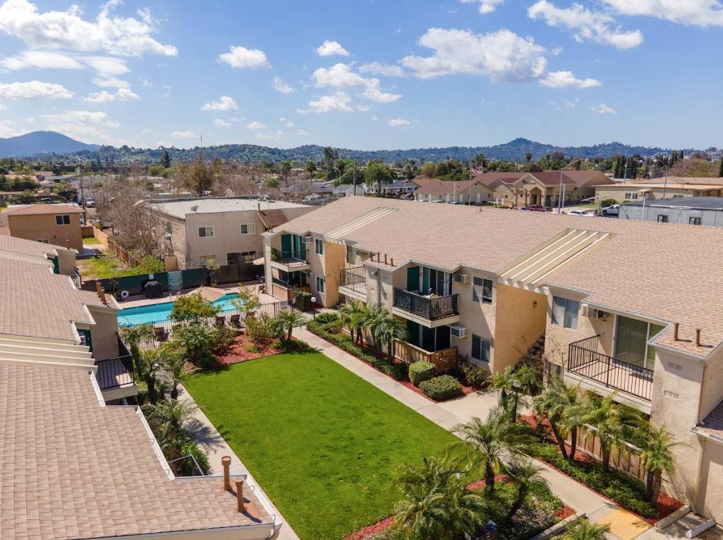 Primary Photo - Broadway Estates