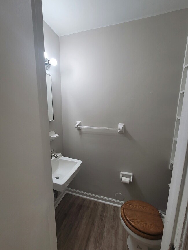 Foto del edificio - 3221 Barlborough Way