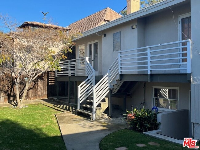 Building Photo - 707 Wildomar St