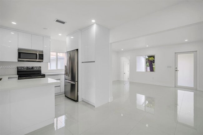 Foto del edificio - 4112 SW 9th Terrace